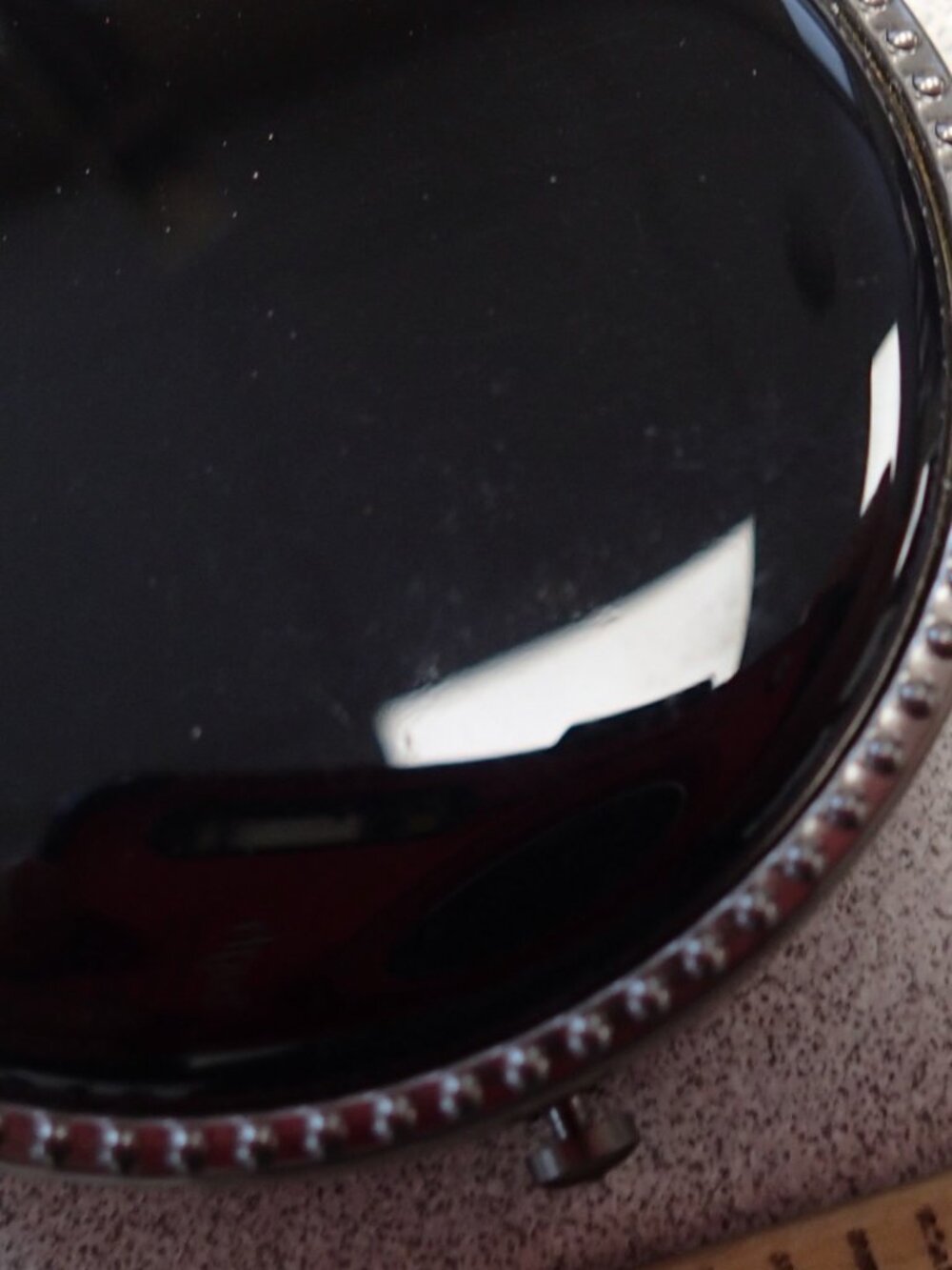 Round Compact w/ mirror - Picture 2 of 4